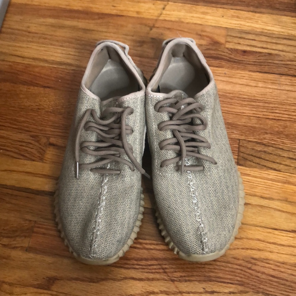 YZY TAN SNEAKER